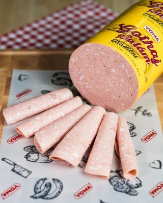 Když už mít na salámu, tak na Gothaji. 😎 • #vomamasoauzeniny #salám #salami #skoctenaspek #reznictvi #uzenina #klobaska...