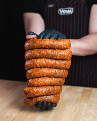 Moravský trdelník. ❤️ #klobásovýkabanos • #vomamasoauzeniny #mahdalikovyparky #skoctenaspek #skoctenaspek #reznictvi...